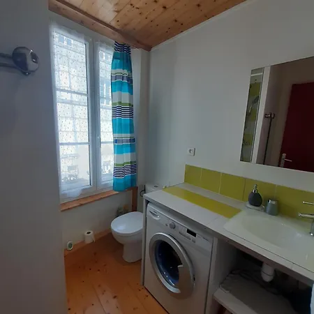 38m2 Pour Un Confort Et Au Calme En Hyper Centre Rochefort (Charente-Maritime)